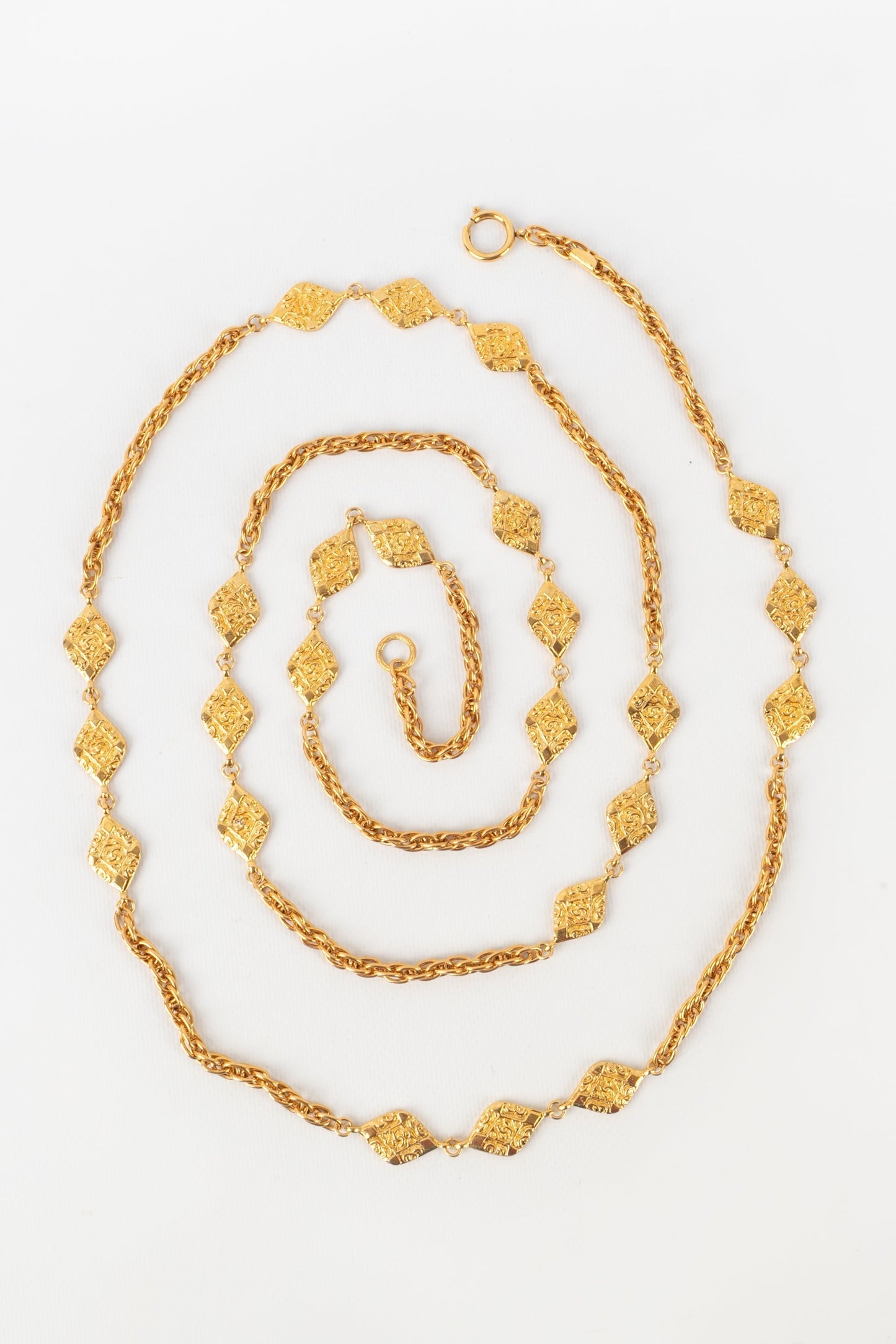 Collier / sautoir en mtal dor Chanel