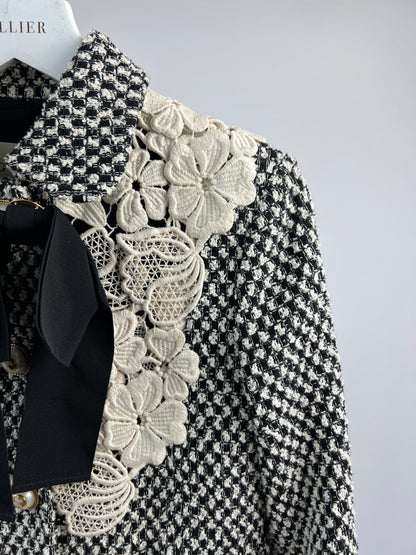 Gucci Black and White Tweed Jacket with Lace Detail and GG Buttons Size IT 36 (UK 4)