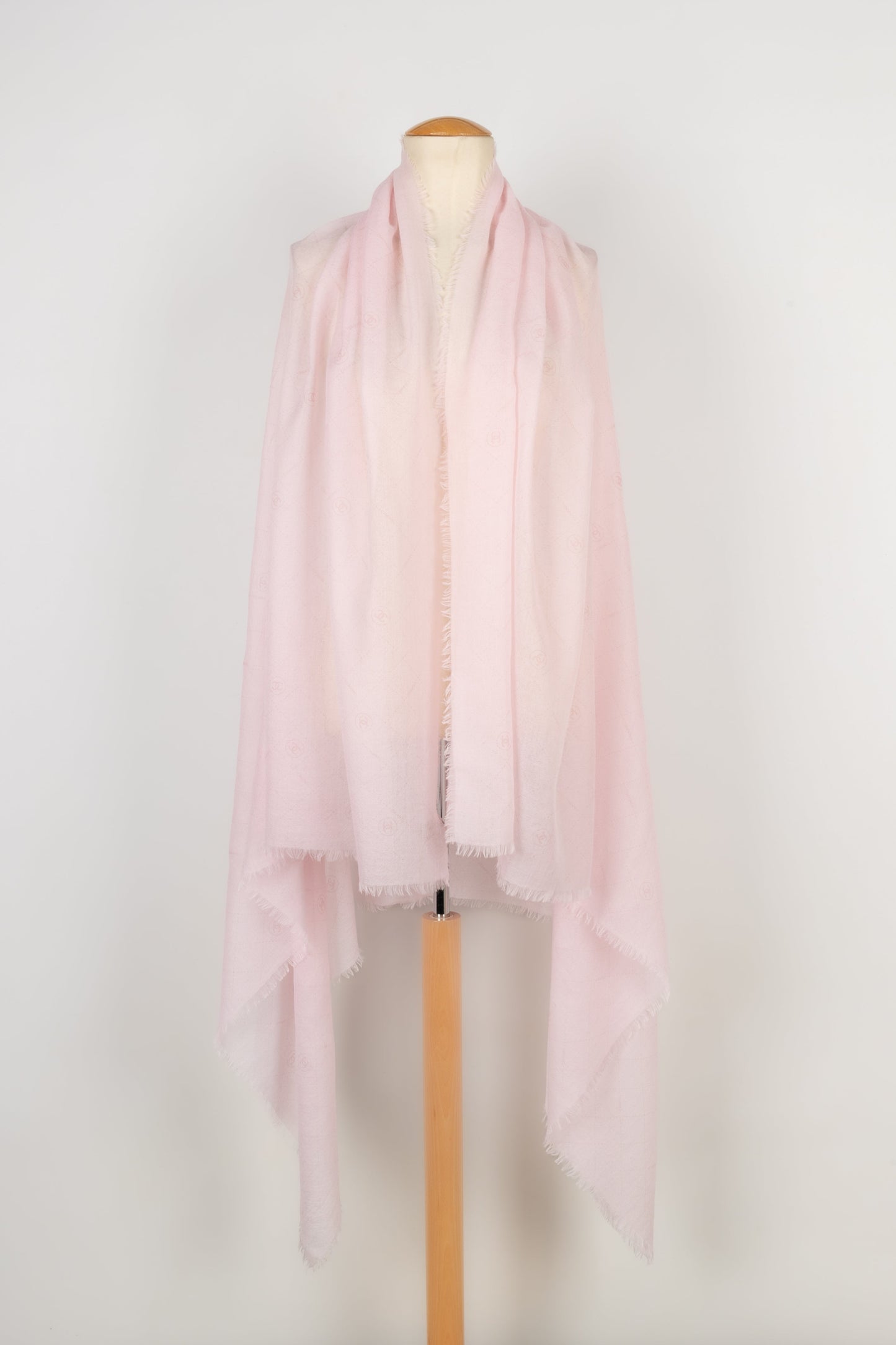 Etole en cachemire rose Chanel