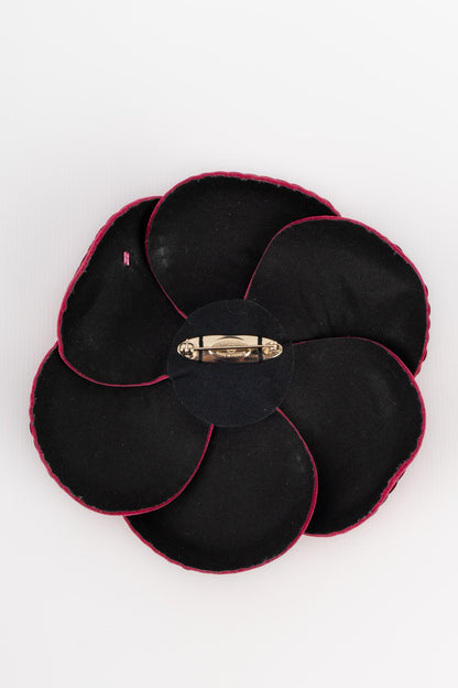 Broche camlia en cuir Chanel
