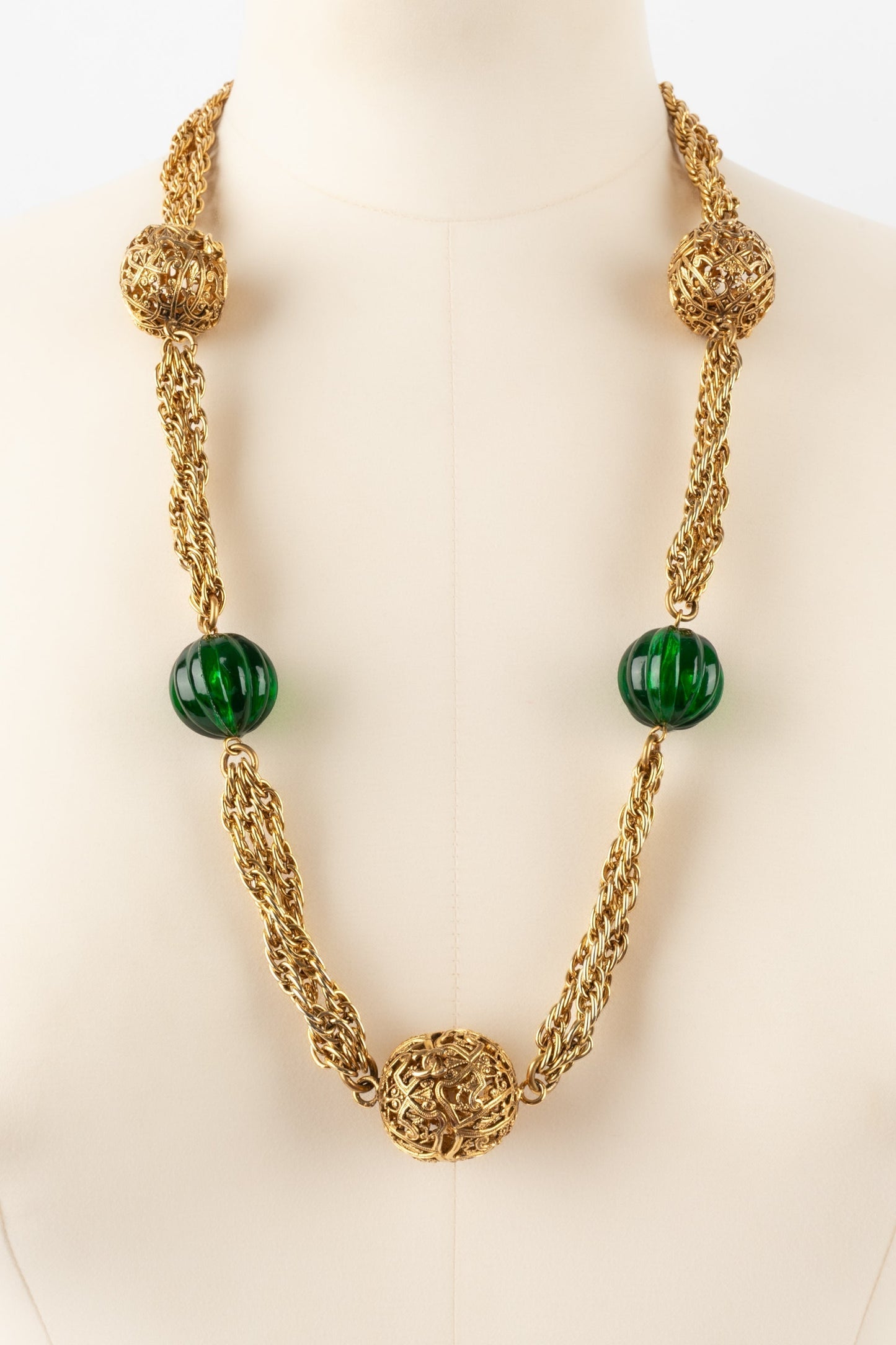 Collier dor Chanel 1984