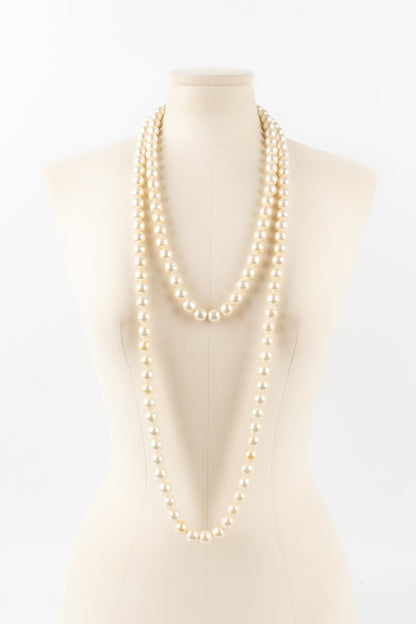 Collier / sautoir de perles nacres Chanel
