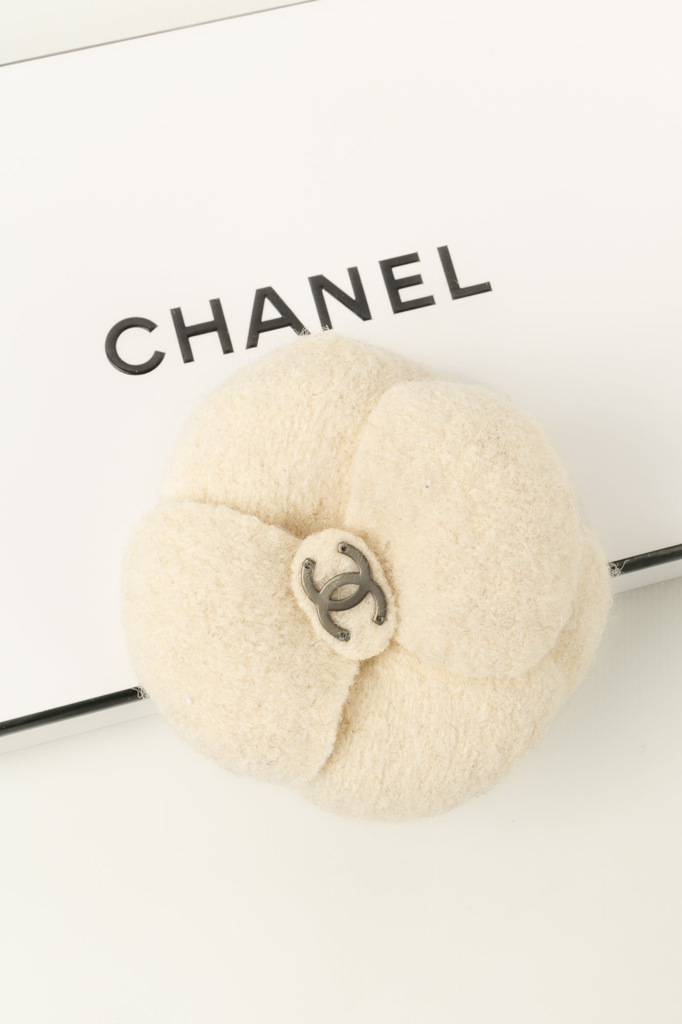 Broche camlia Chanel
