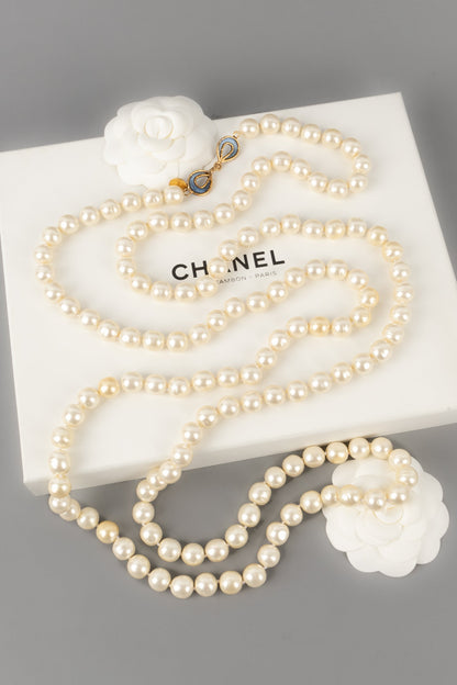 Collier / sautoir de perles nacres Chanel