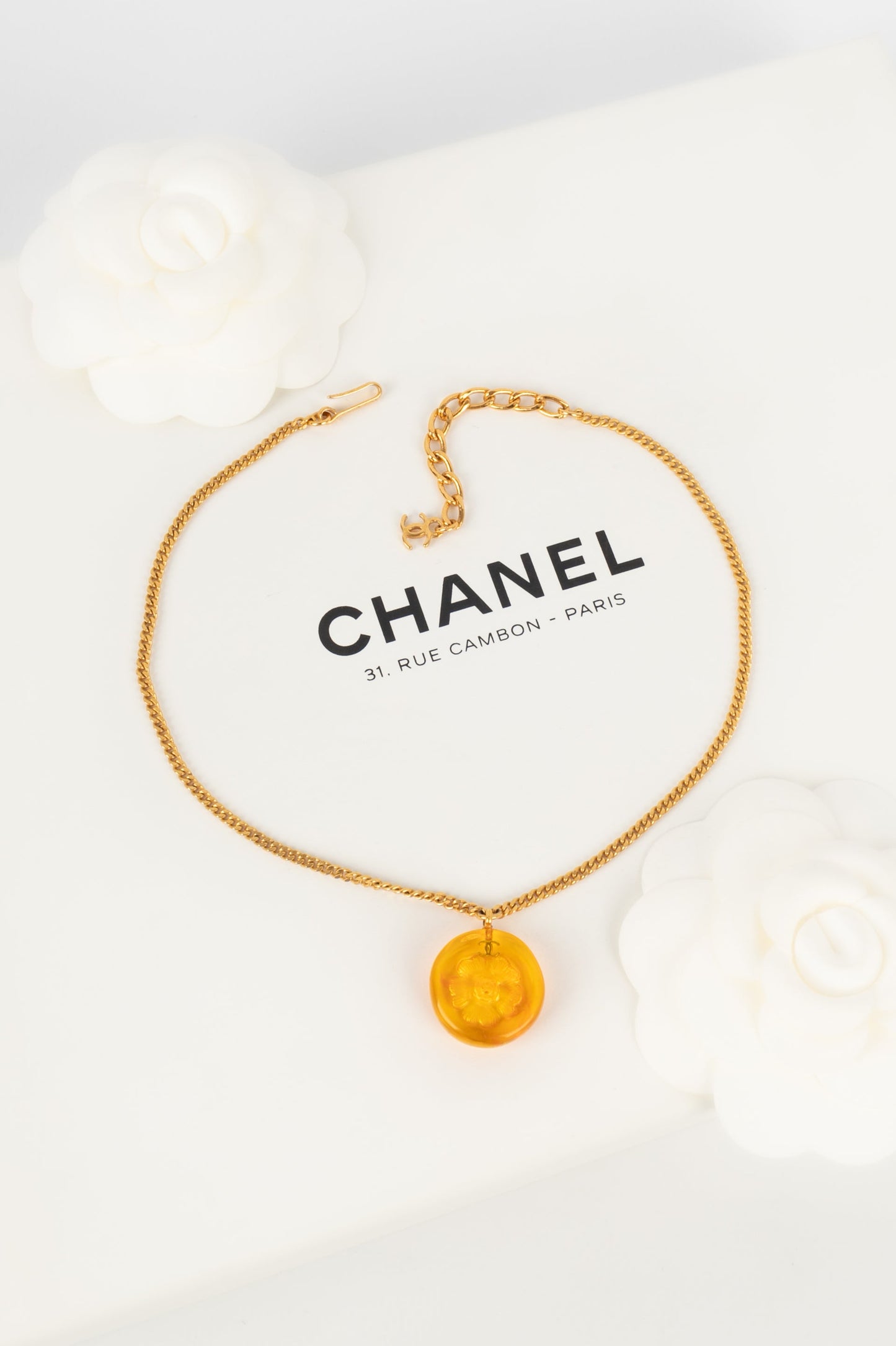 Collier camlia Chanel