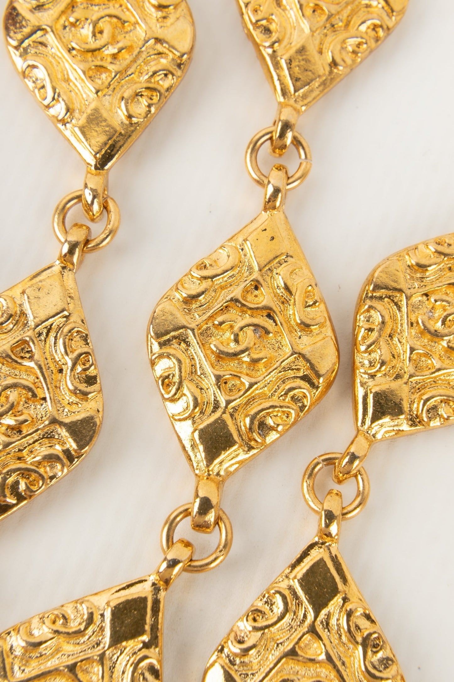 Collier / sautoir en mtal dor Chanel