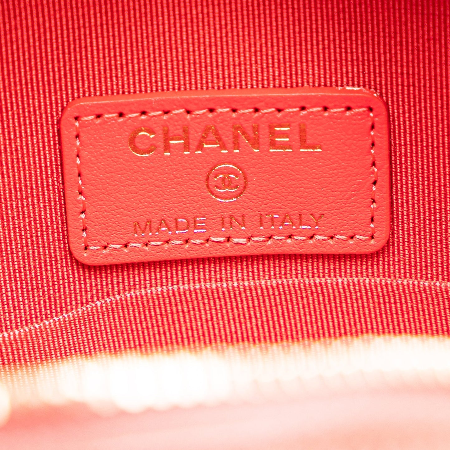 Chanel Sac Quilted Caviar Round Clutch With Chain