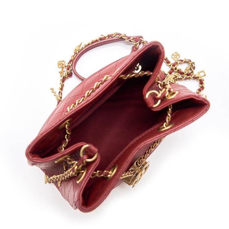 Chanel 2019 NEW YORK SAC Hobo Bag mini limited edition red