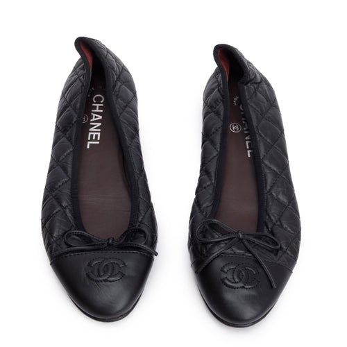 Chanel Black Leather Interlocking CC Logo Ballet Flats, Size 37.5