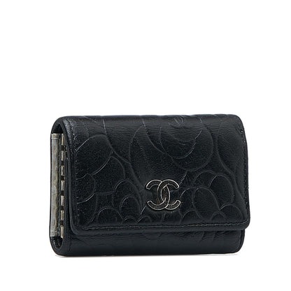 Chanel CC Camellia Leather Key Holder (SHG-YZObU4)