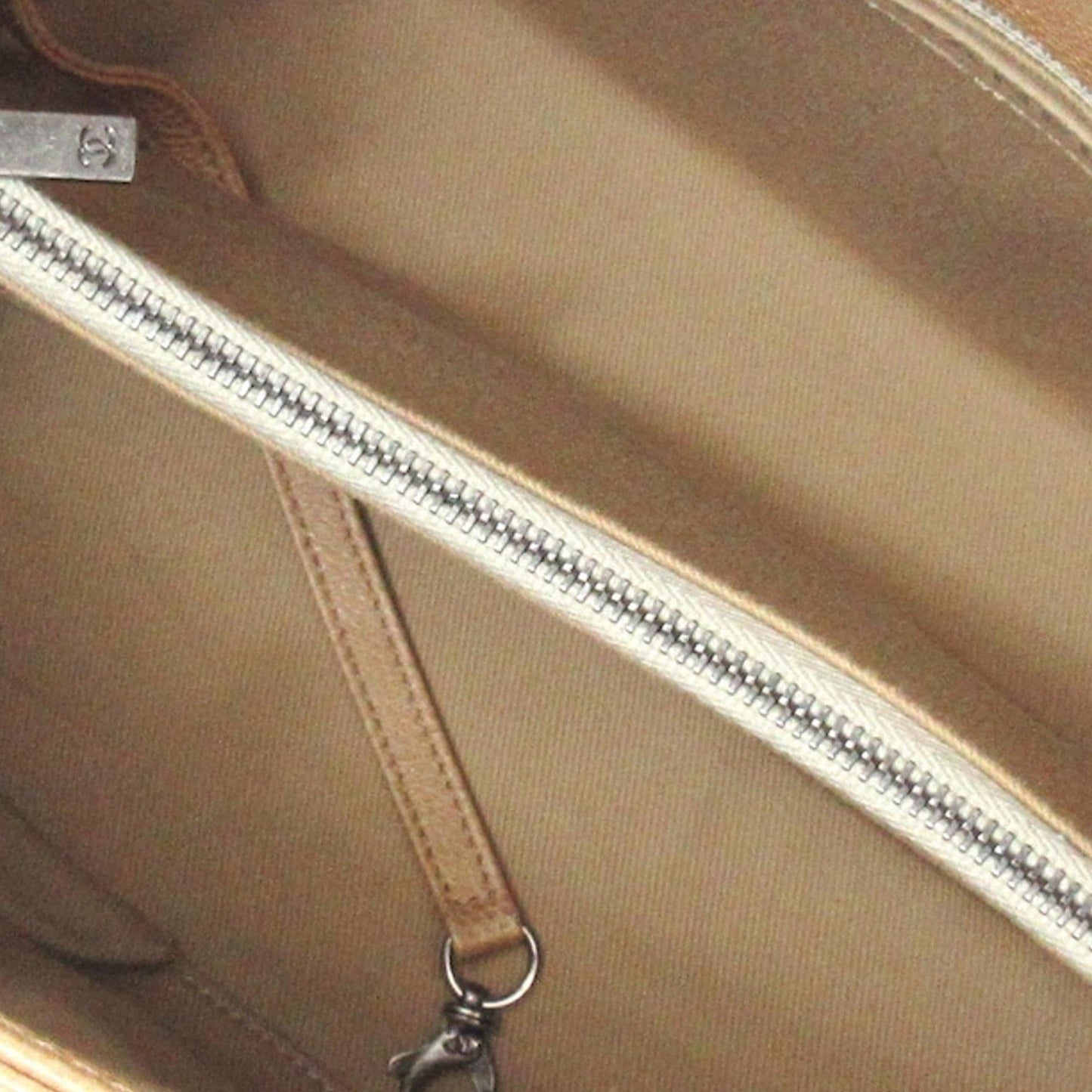 Chanel CC Caviar Chain Tote (SHG-RzoaBs)