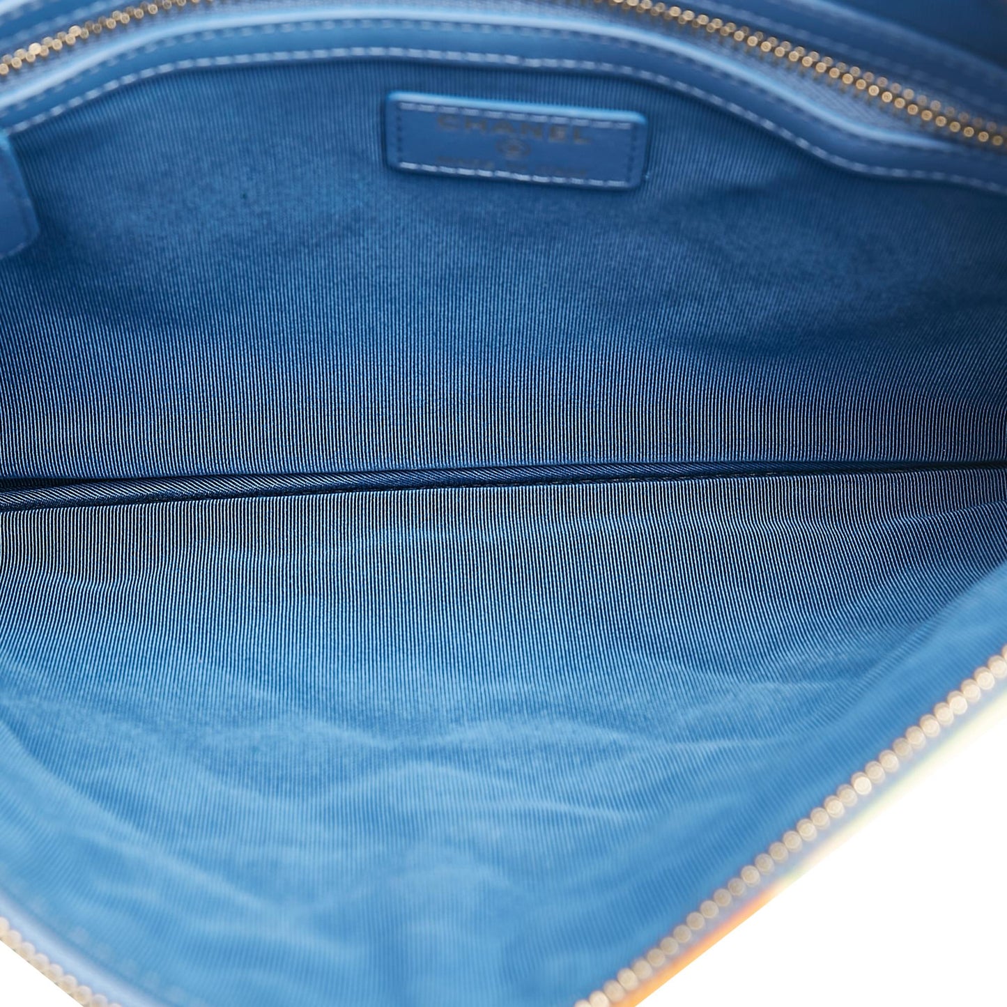 Chanel CC Charm O Case Clutch (SHG-37D5dv)