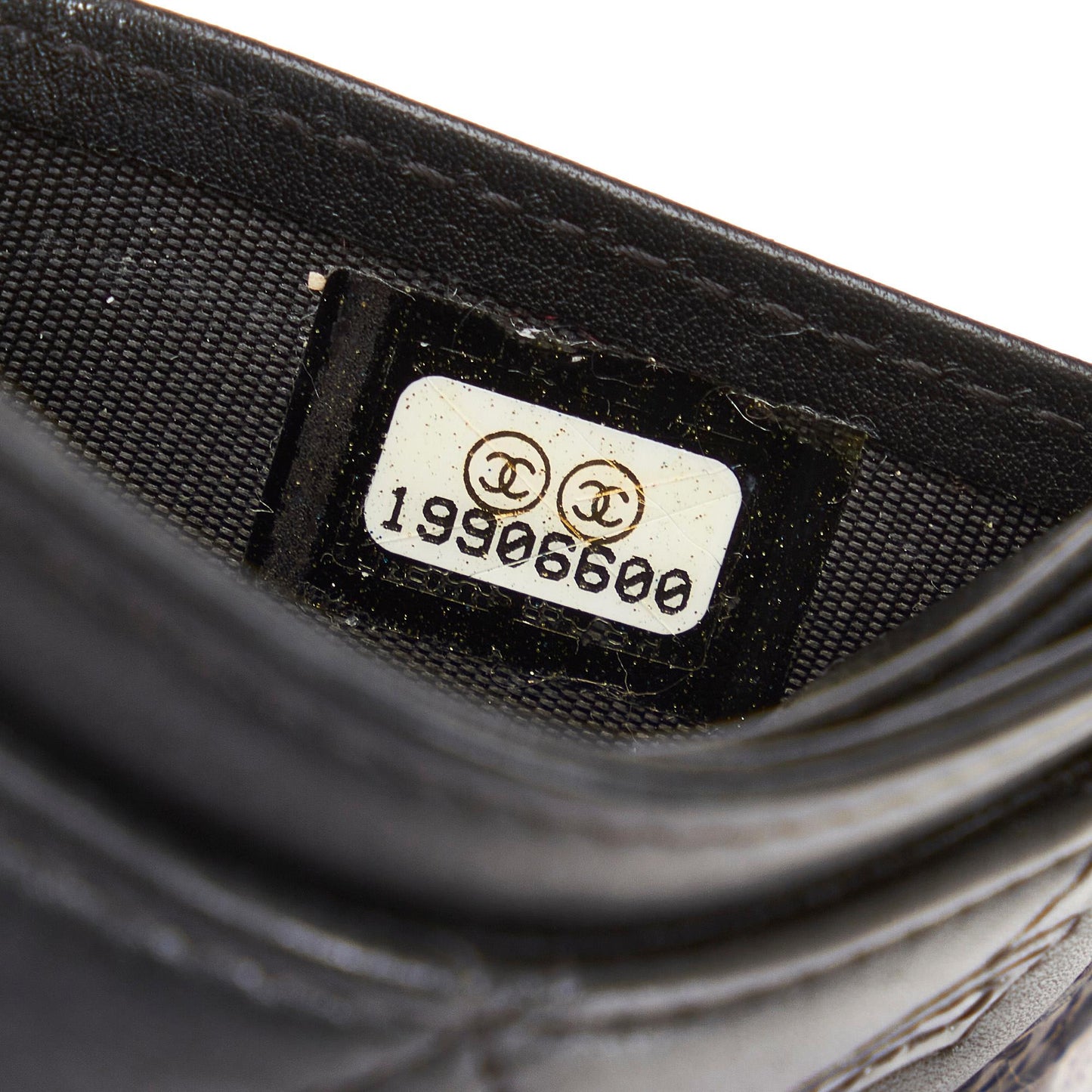Chanel CC Matelasse Card Holder (SHG-cydmno)