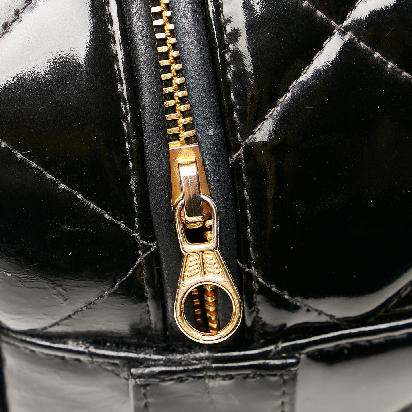 Chanel CC Matelasse Patent Leather Vanity Bag (SHG-34683)