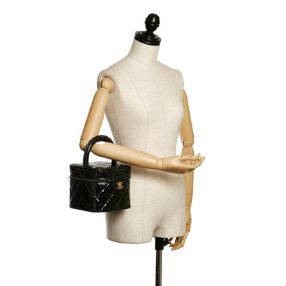 Chanel CC Matelasse Patent Leather Vanity Bag (SHG-34683)