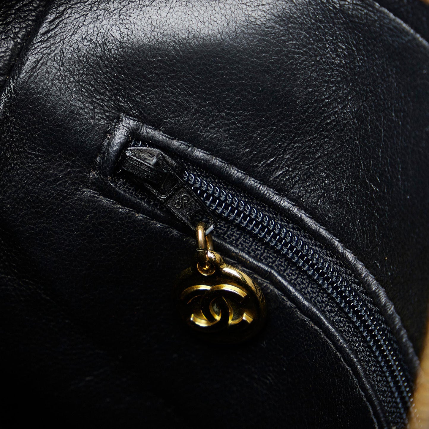 Chanel CC Matelasse Tassel Camera Bag (SHG-Emp6IH)