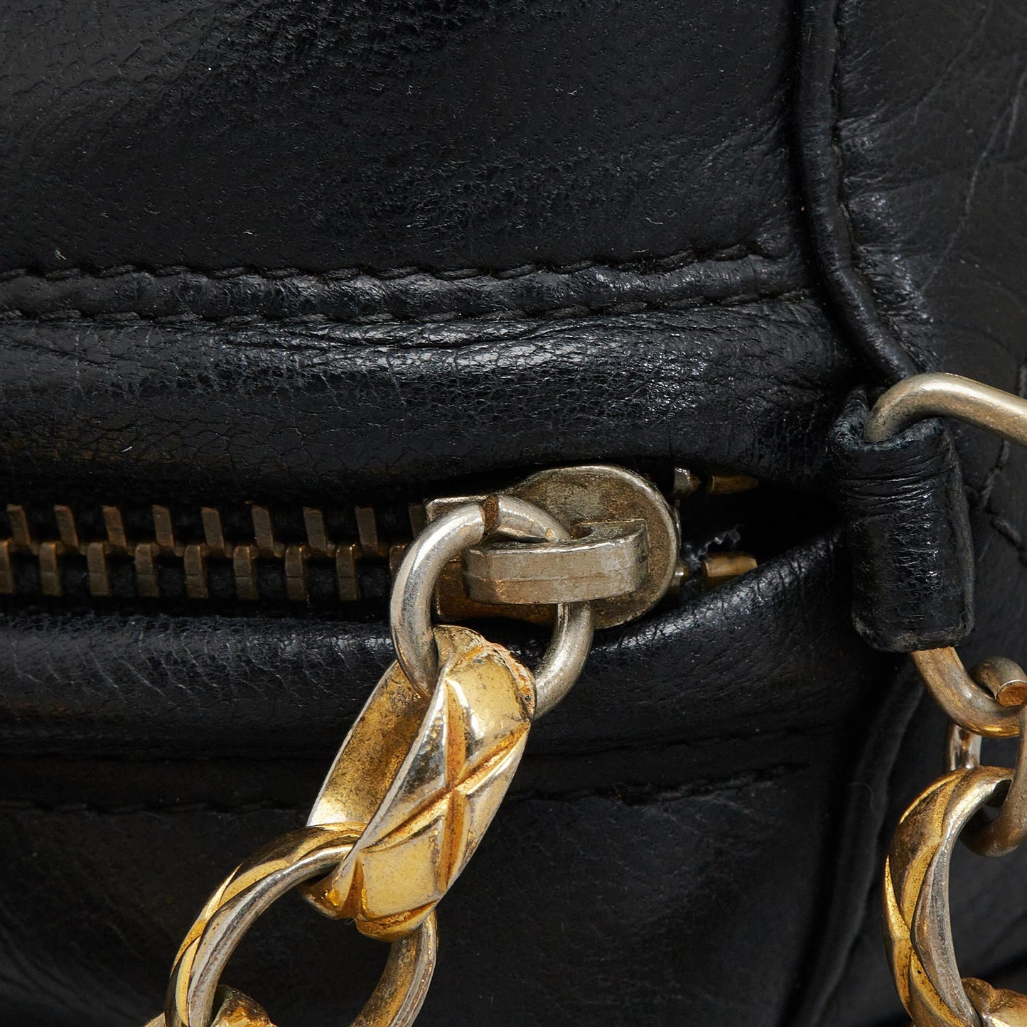 Chanel CC Matelasse Tassel Camera Bag (SHG-Y2qSSV)