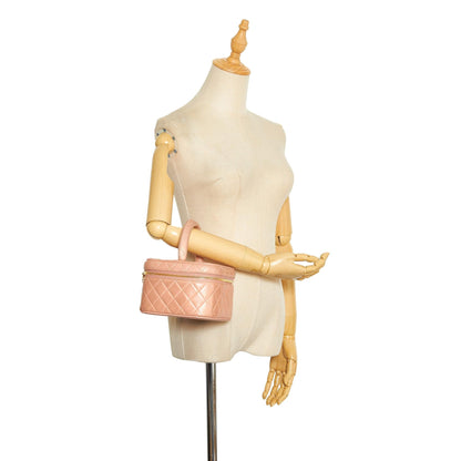 Chanel CC Matelasse Vanity Bag (SHG-0lwtb0)