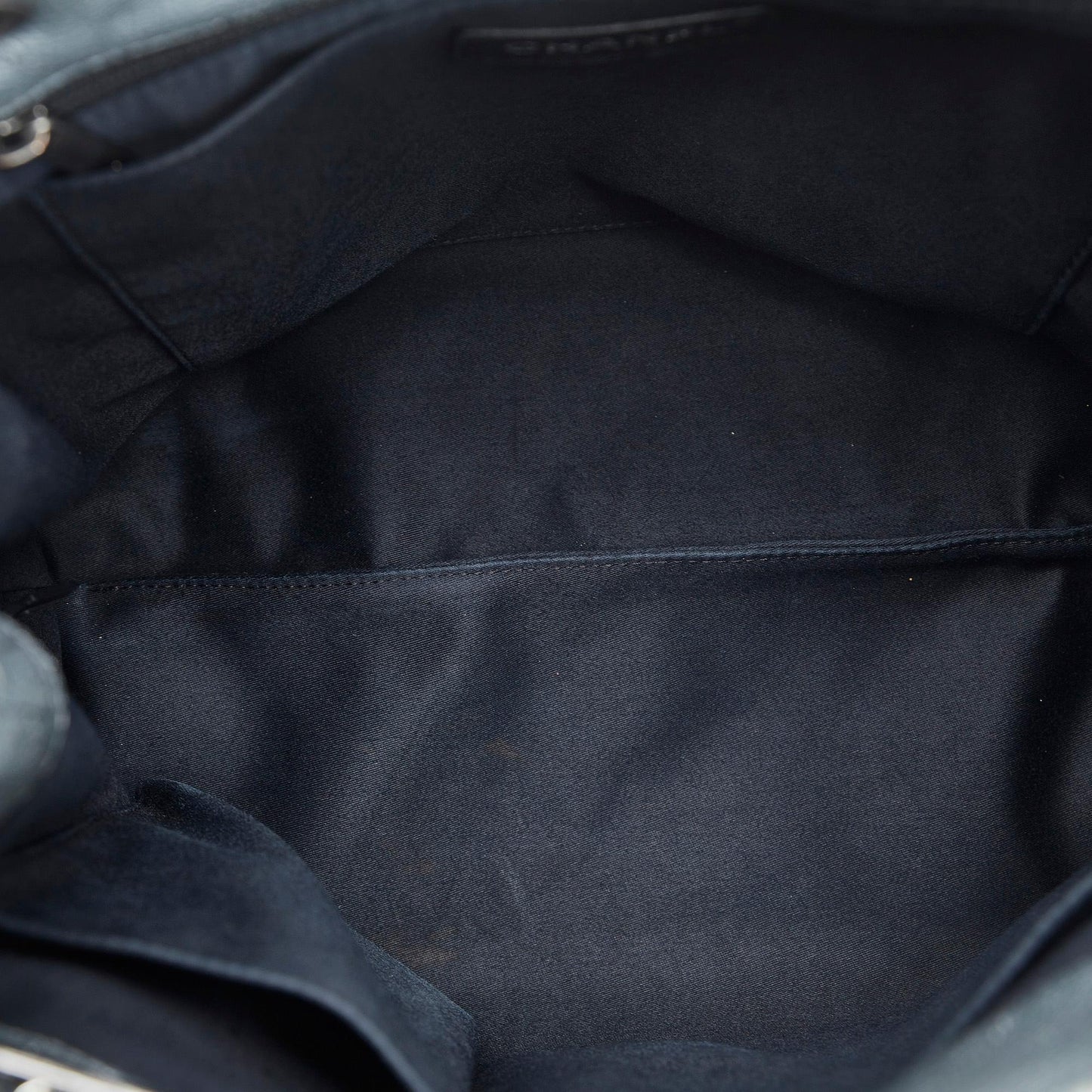 Chanel CC Quilted Drawstring Tote (SHG-VNpdMf)