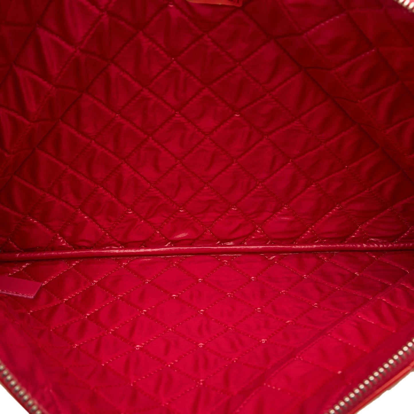 Chanel CC Quilted Patent Leather O Case (SHG-b3vxmg)