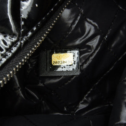 Chanel CC Quilted Patent Leather Pouch (SHG-30waO1)