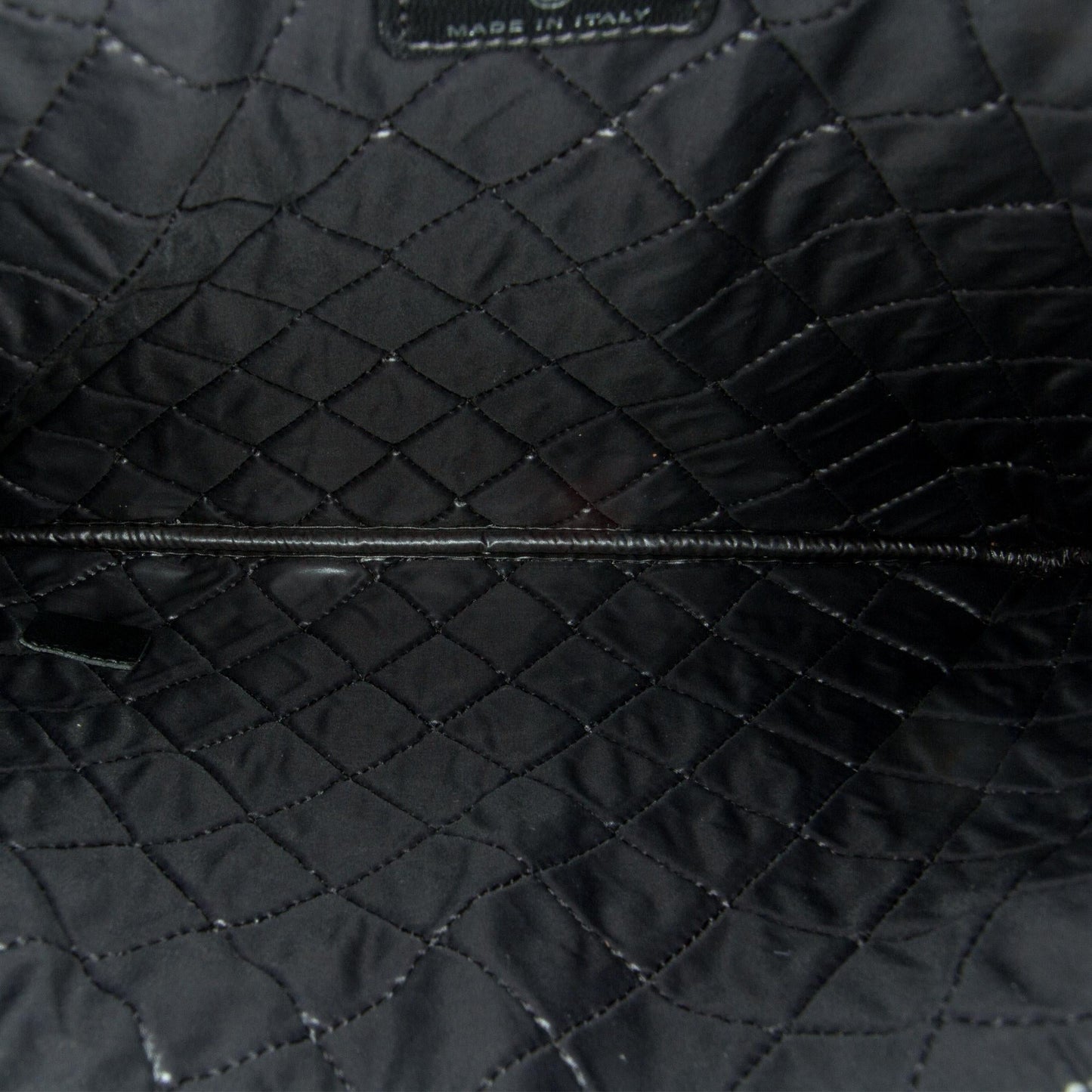 Chanel CC Quilted Patent Leather Pouch (SHG-30waO1)