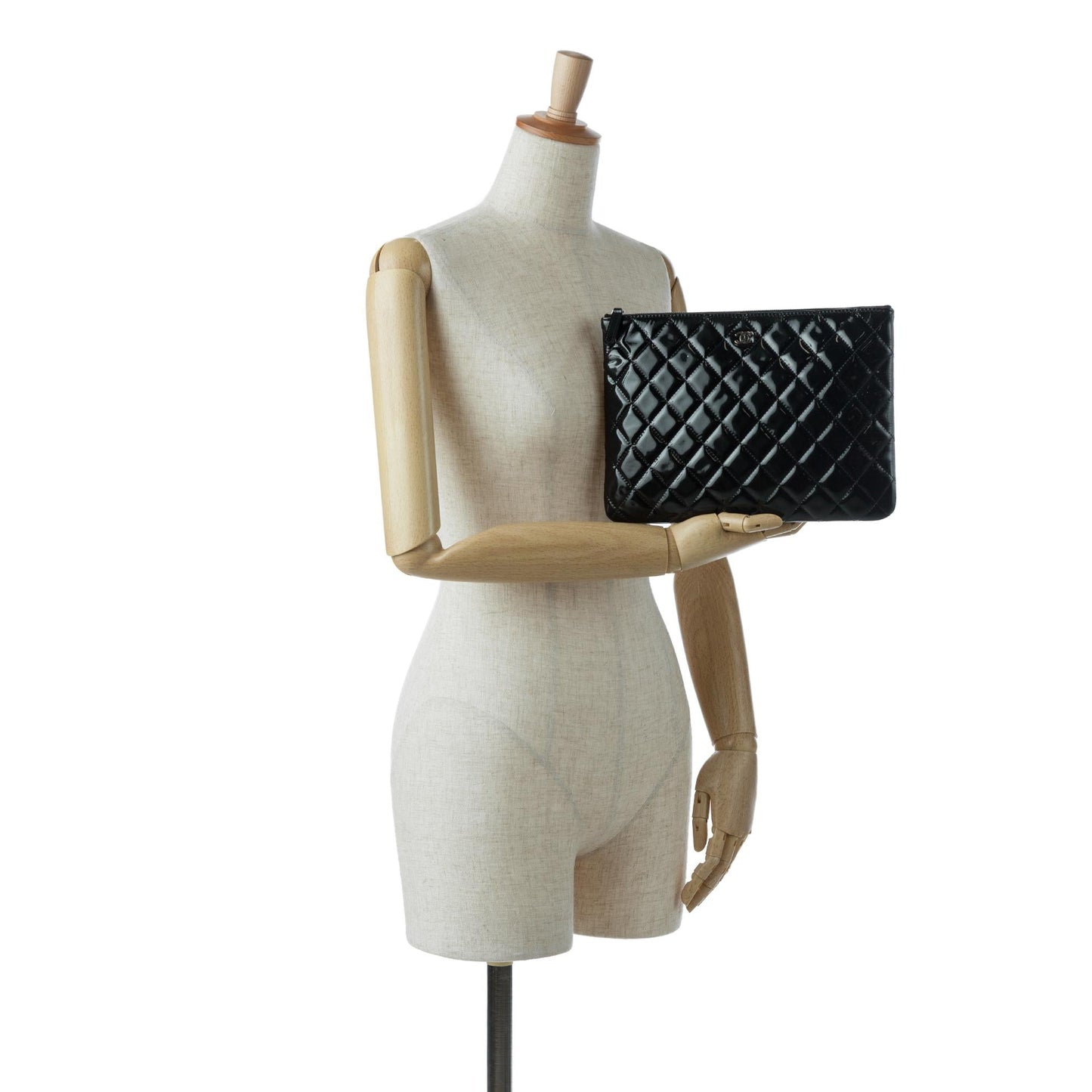 Chanel CC Quilted Patent Leather Pouch (SHG-30waO1)