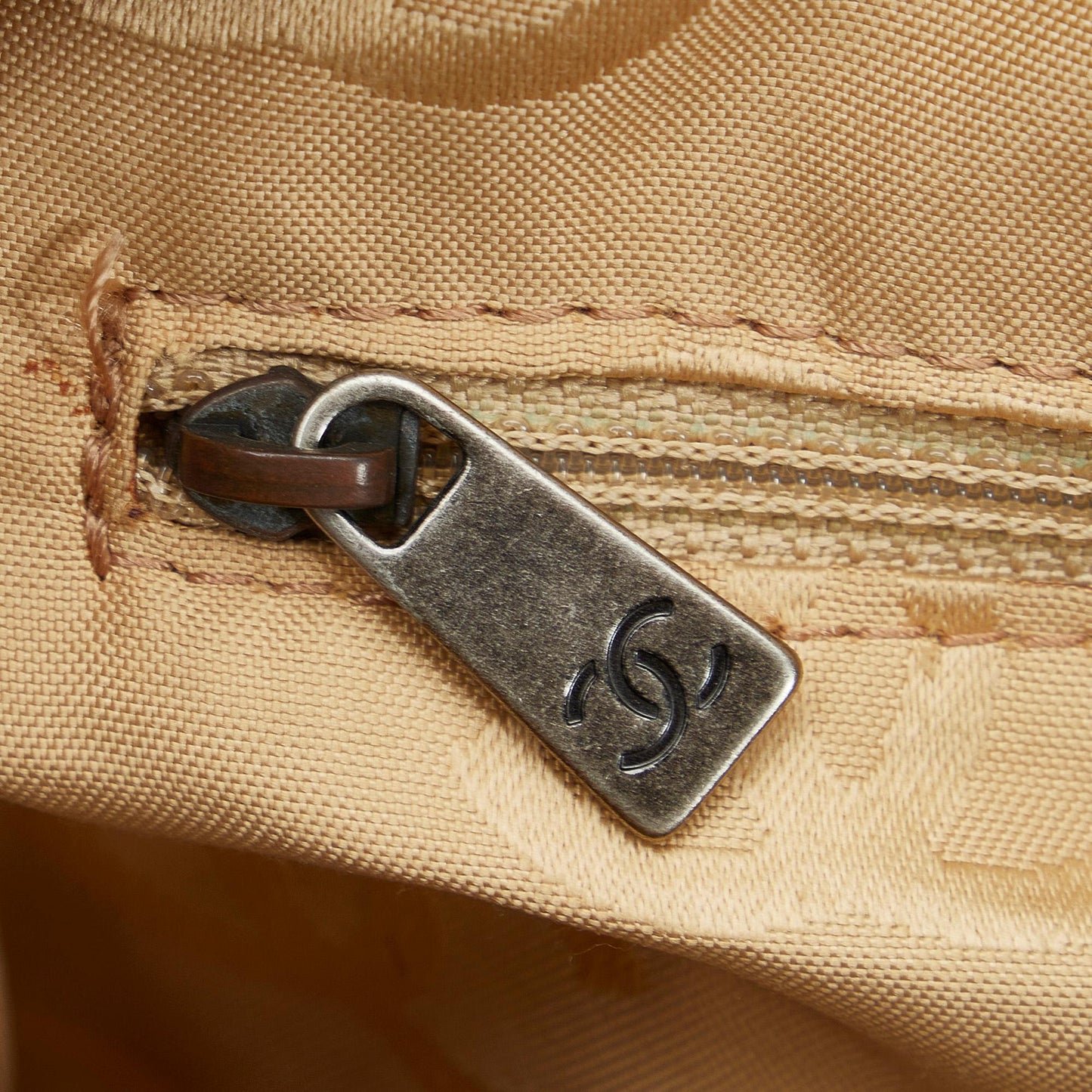 Chanel CC Wild Stitch Handbag (SHG-13zmDX)
