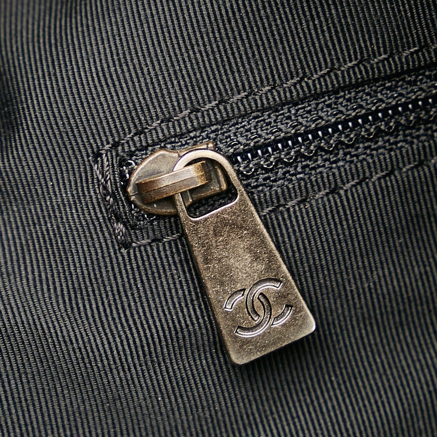 Chanel CC Wild Stitch Handbag (SHG-GrcvzM)