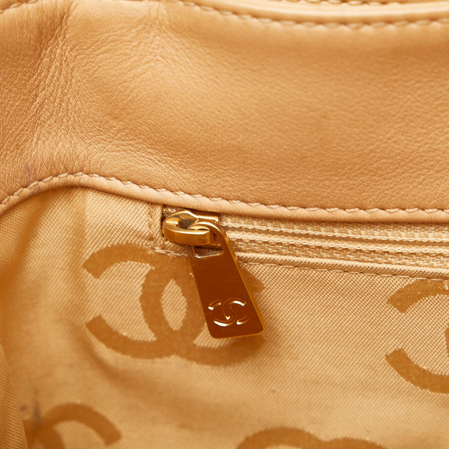 Chanel CC Wild Stitch Handbag (SHG-ccsMzT)