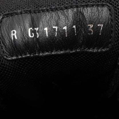 Chanel Calfskin CC Sneakers - Size 7 / 37 (SHF-CiGMEm)
