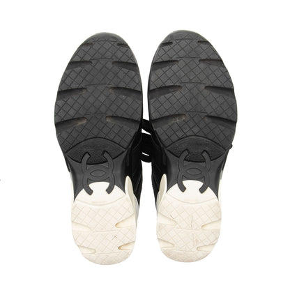 Chanel Calfskin CC Sneakers - Size 7 / 37 (SHF-CiGMEm)