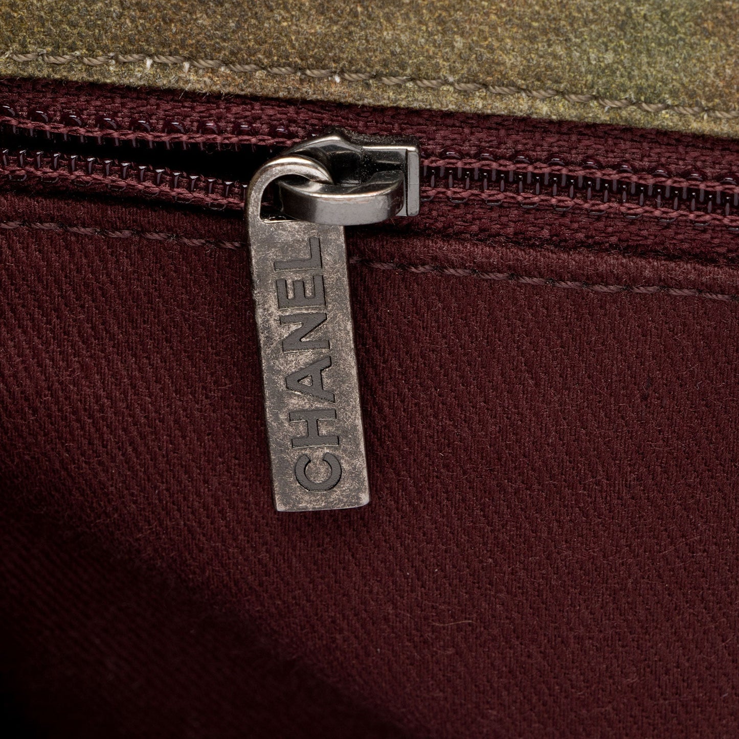 Chanel Canvas On The Pavements CC Messenger Bag (SHF-kA4nOX)
