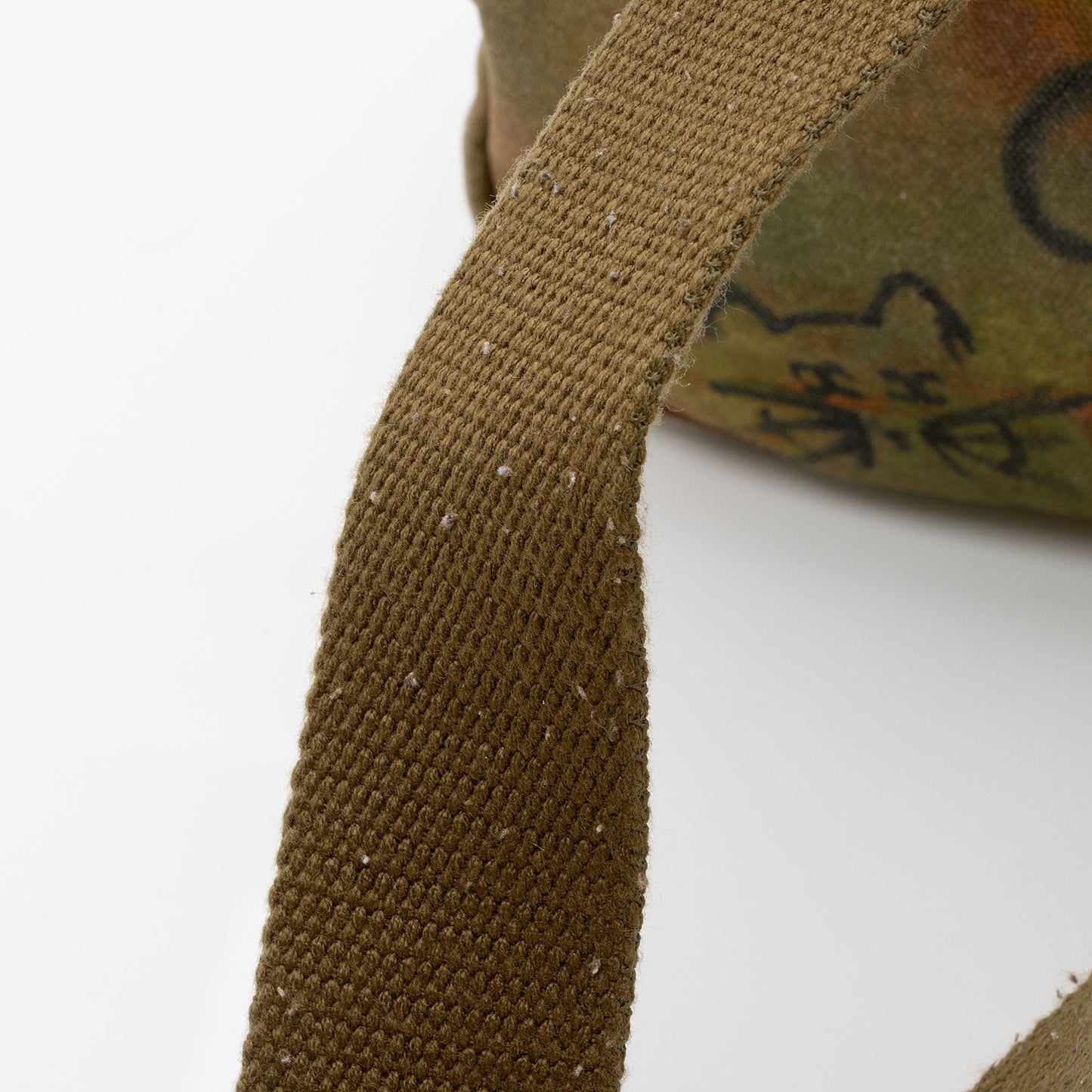 Chanel Canvas On The Pavements CC Messenger Bag (SHF-kA4nOX)