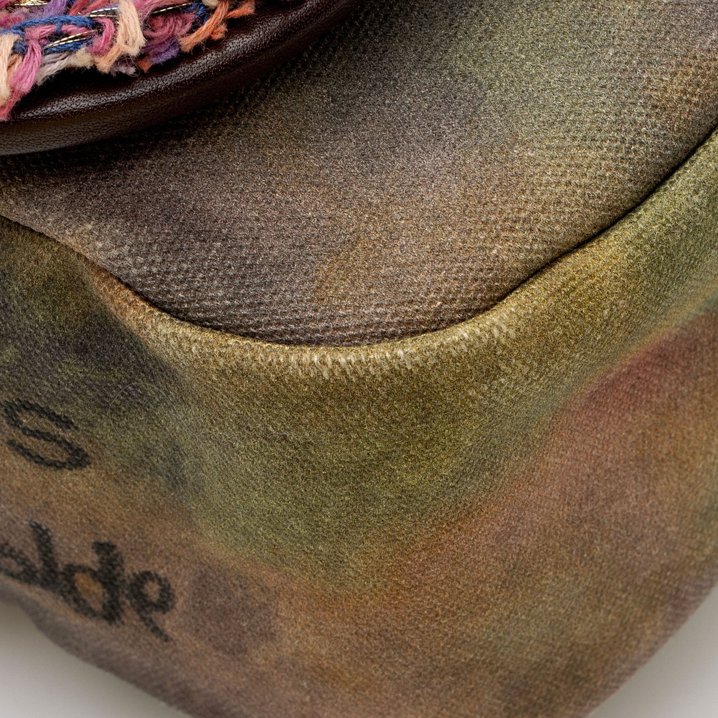 Chanel Canvas On The Pavements CC Messenger Bag (SHF-kA4nOX)