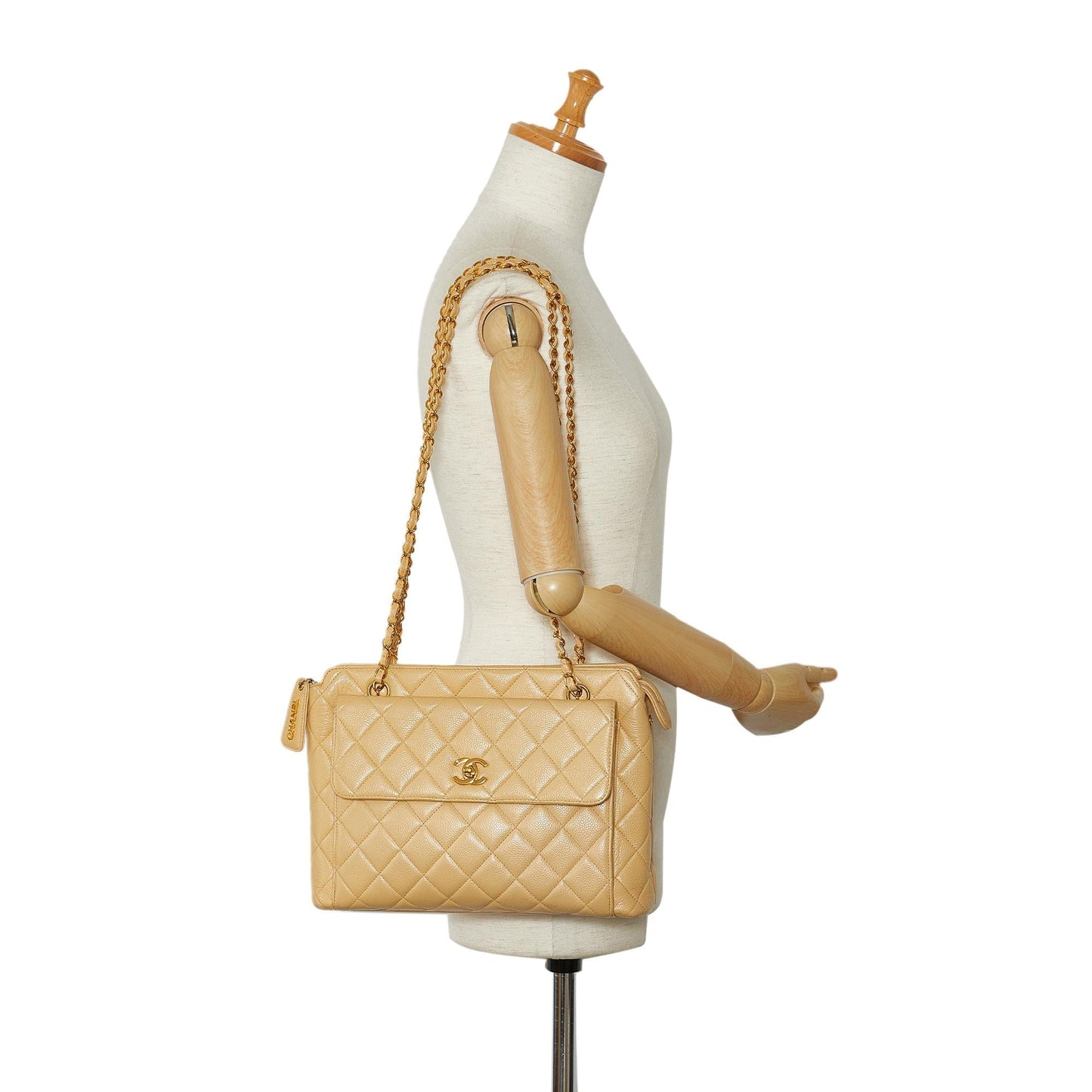 Chanel Caviar Front Pocket Shoulder Bag (SHG-pwata3)