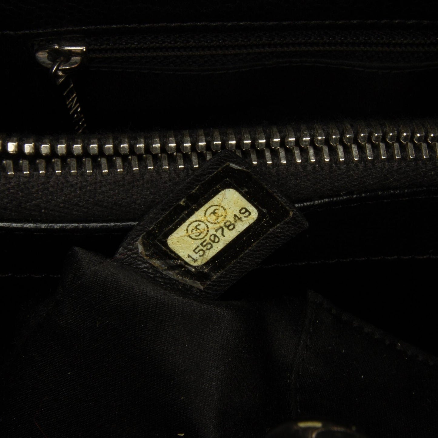 Chanel Caviar Grand Shopping Tote (SHG-rO3pnU)