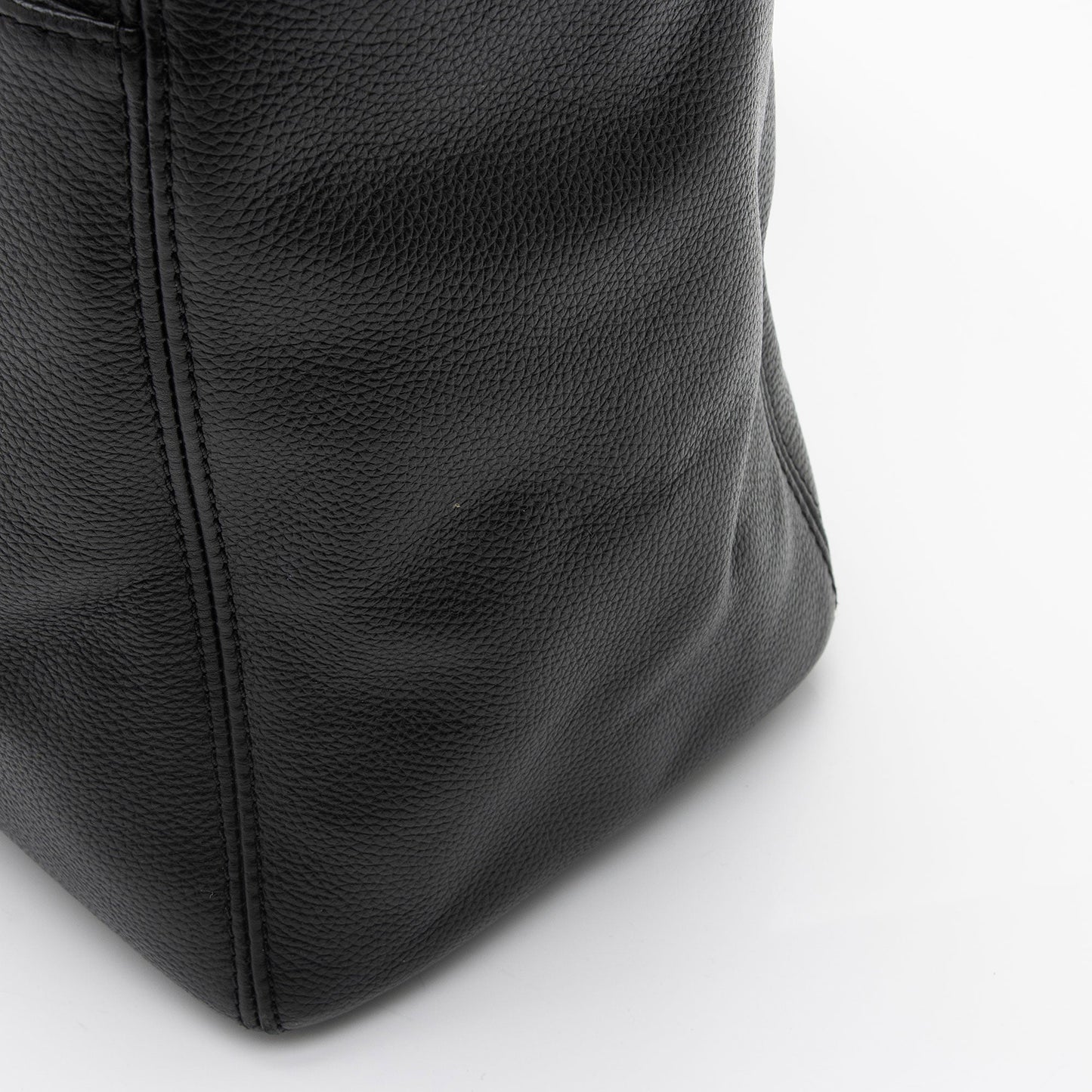 Chanel Caviar Leather Cerf Classic Executive Tote (SHF-vQMVxy)