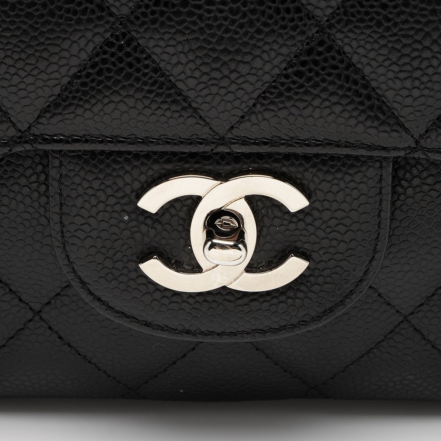Chanel Caviar Leather Classic Jumbo Single Flap Bag (SHF-TAC3Im)