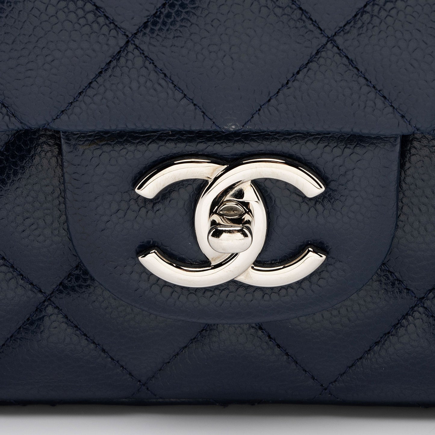 Chanel Caviar Leather Classic Maxi Double Flap Bag (SHF-U7Rzaz)