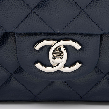 Chanel Caviar Leather Classic Maxi Double Flap Bag (SHF-U7Rzaz)