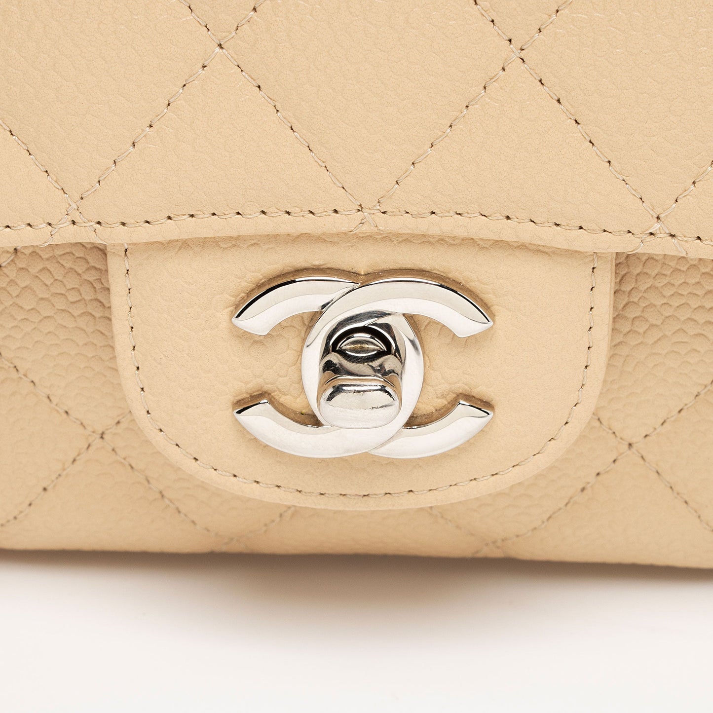 Chanel Caviar Leather Classic Medium Double Flap Bag (SHF-XFQF4l)