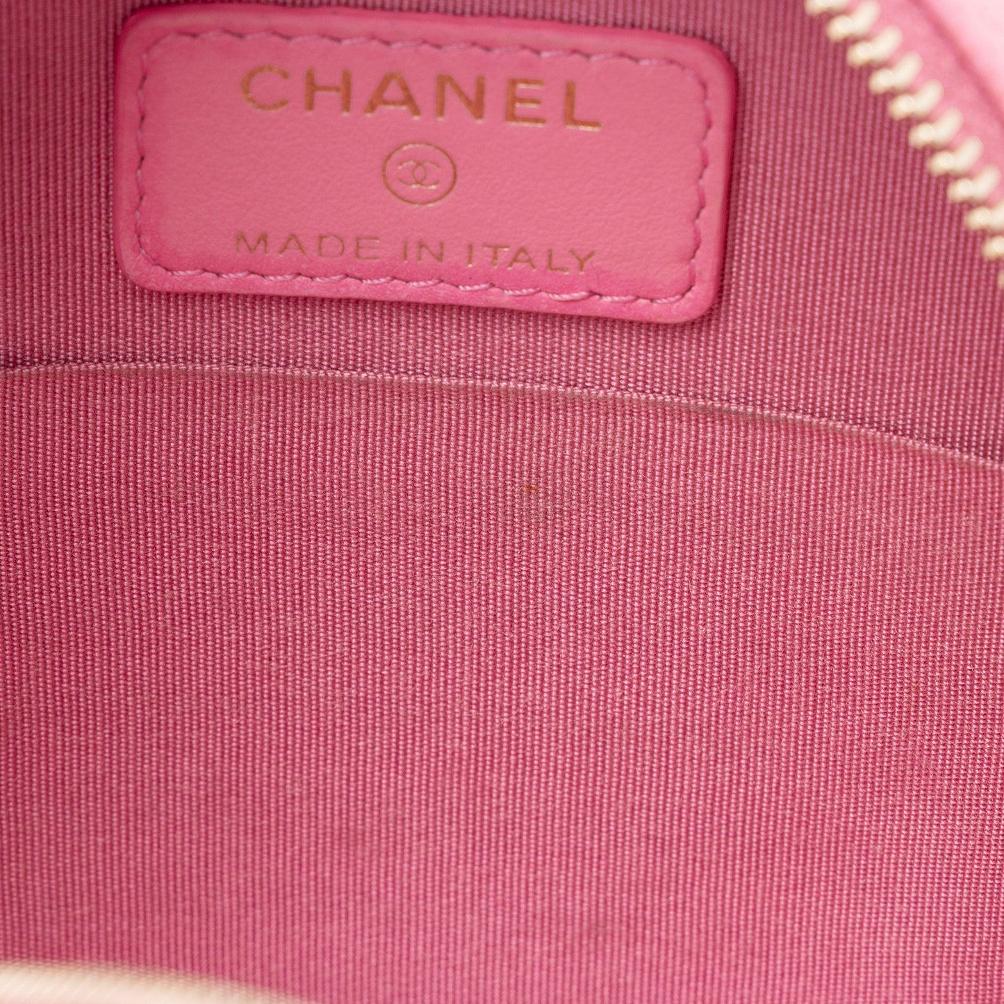 Chanel Caviar Leather Crystal CC Round Clutch with Chain (SHF-FU2AgY)