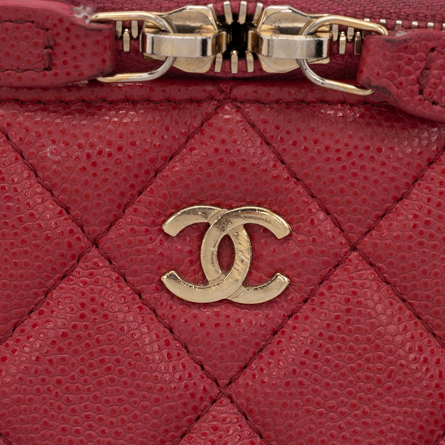 Chanel Caviar Leather Mini Vanity Case with Chain (SHF-hUSnvn)