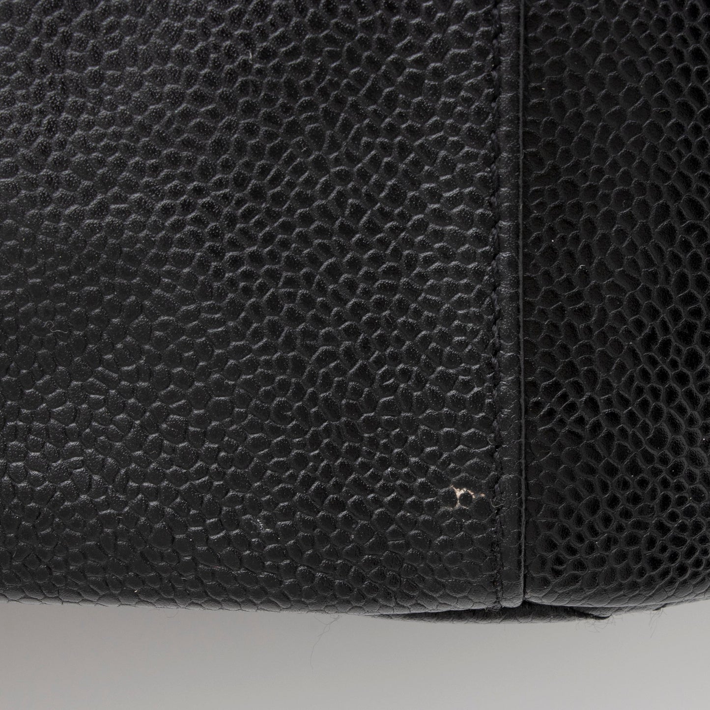 Chanel Caviar Leather Timeless CC Hobo (SHF-fu7h3a)