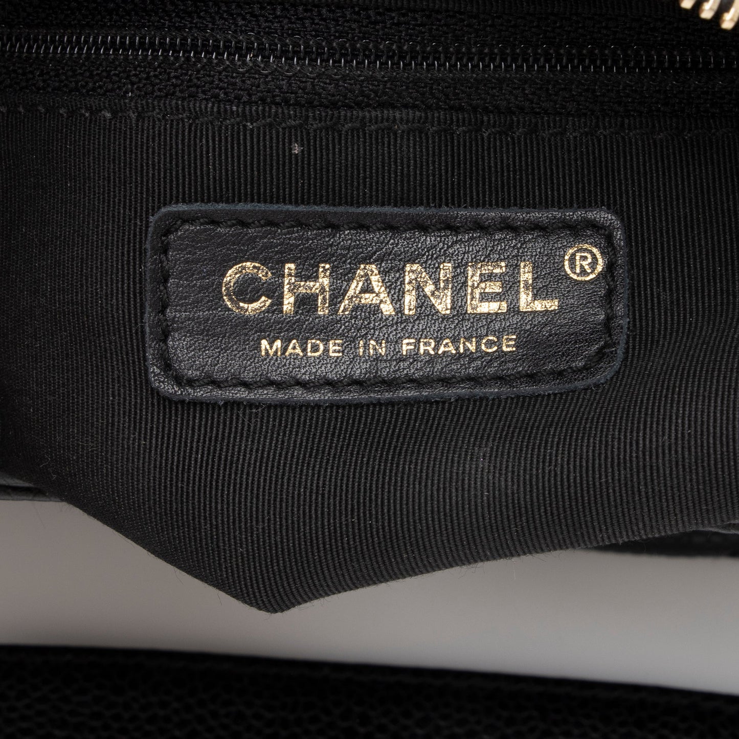 Chanel Caviar Leather Timeless CC Hobo (SHF-fu7h3a)