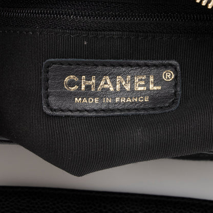 Chanel Caviar Leather Timeless CC Hobo (SHF-fu7h3a)