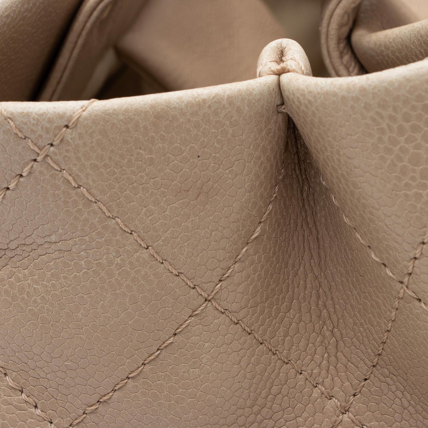 Chanel Caviar Leather Timeless CC Ultimate Executive Tote (SHF-XCdU0j)