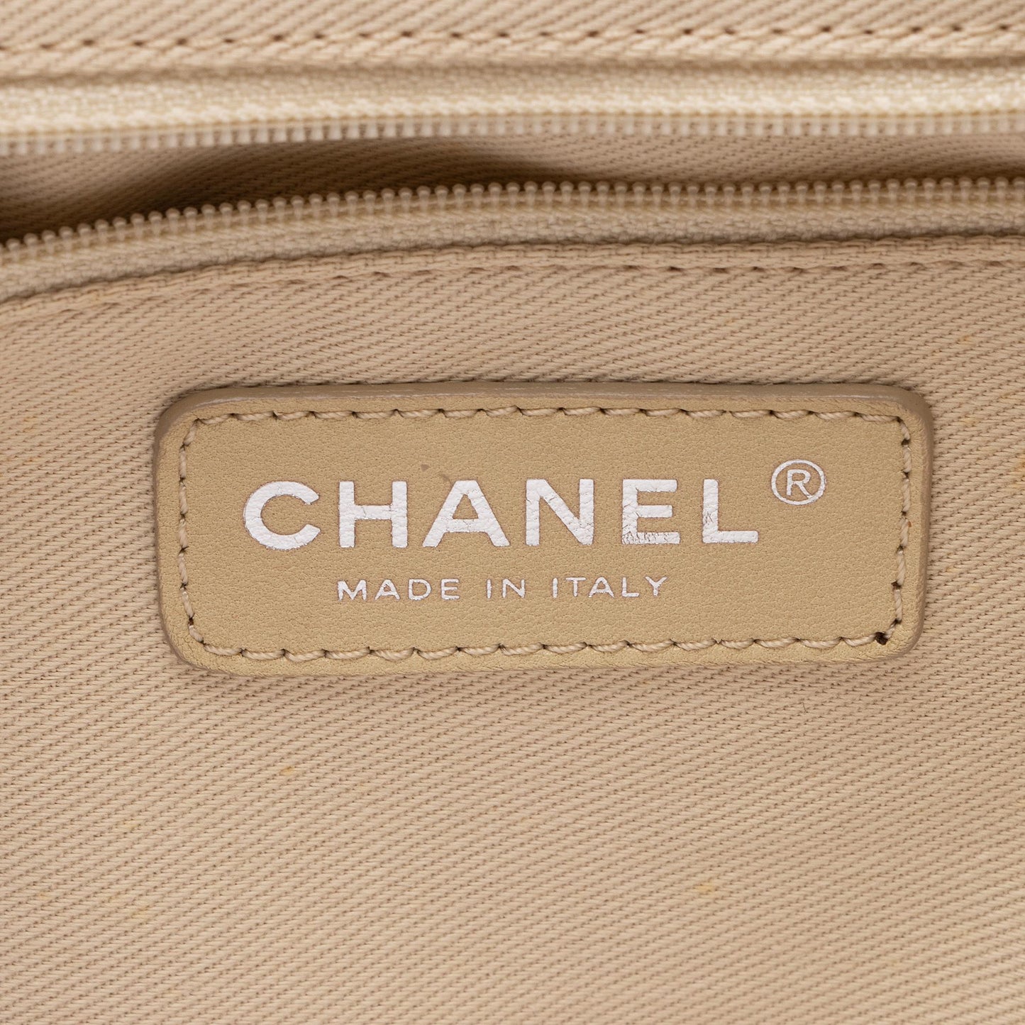Chanel Caviar Leather Timeless CC Ultimate Executive Tote (SHF-XCdU0j)