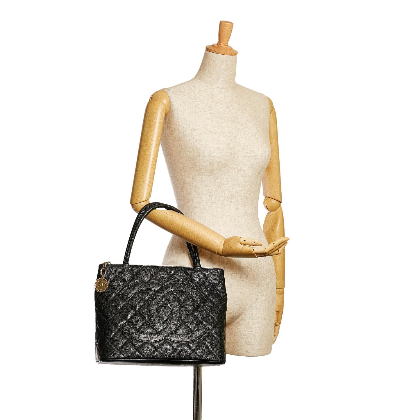 Chanel Caviar Medallion Tote Bag (SHG-iVagKM)